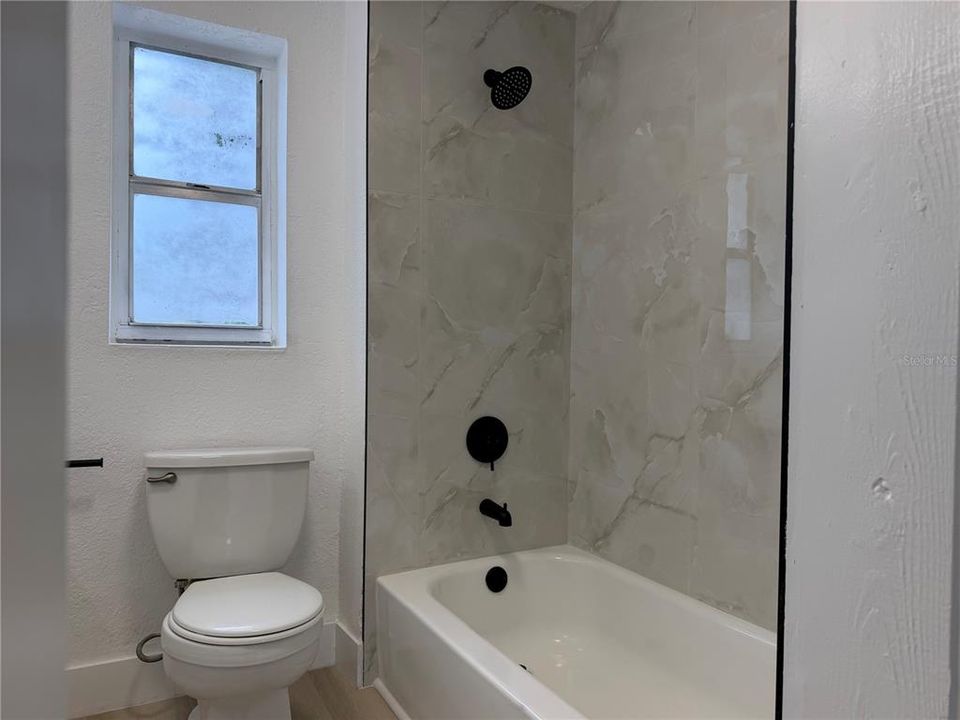 En Venta: $329,900 (4 camas, 2 baños, 1290 Pies cuadrados)