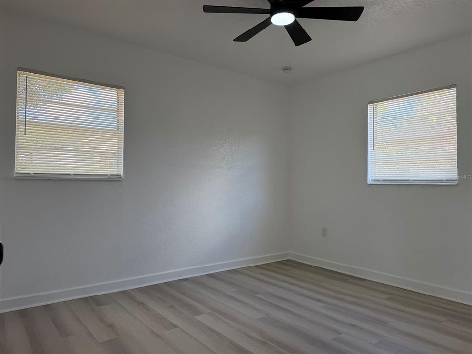 En Venta: $329,900 (4 camas, 2 baños, 1290 Pies cuadrados)