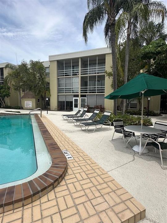 For Sale: $194,500 (1 beds, 1 baths, 650 Square Feet)