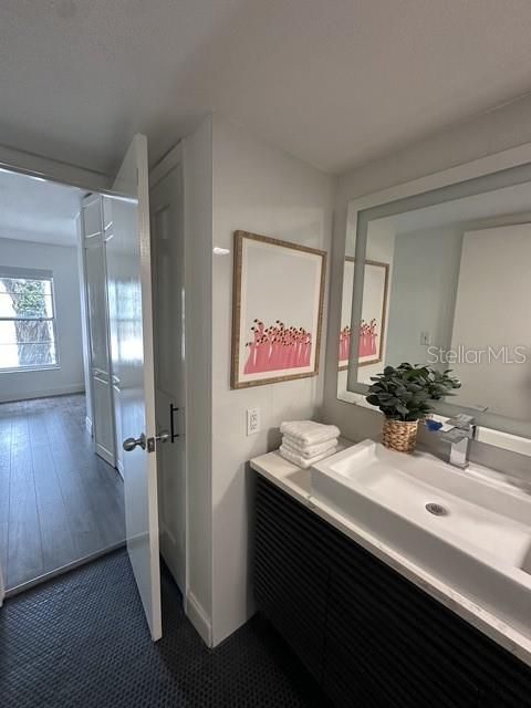 For Sale: $194,500 (1 beds, 1 baths, 650 Square Feet)
