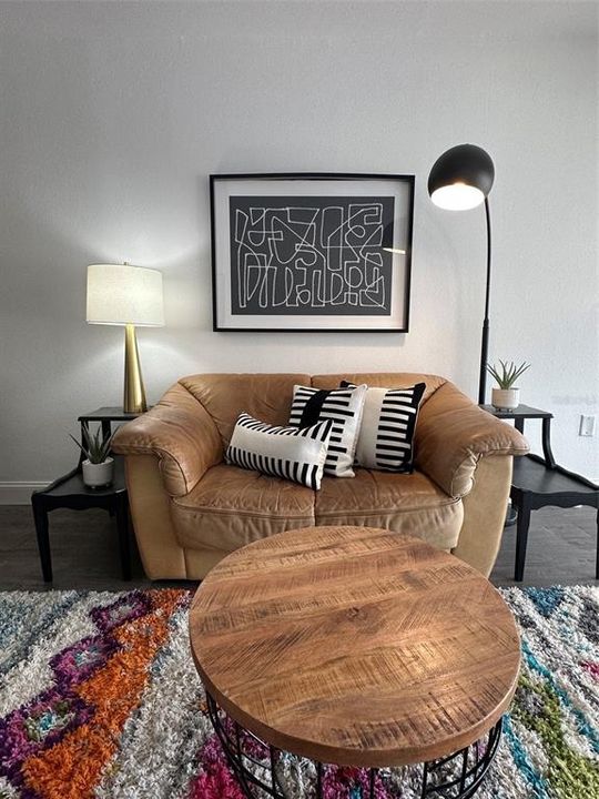For Sale: $194,500 (1 beds, 1 baths, 650 Square Feet)