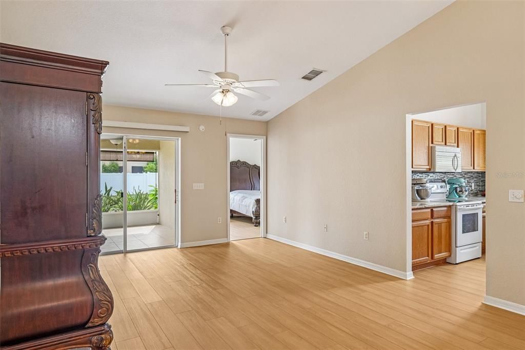 En Venta: $275,000 (3 camas, 2 baños, 1266 Pies cuadrados)