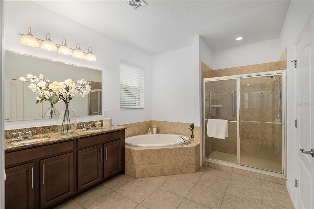 For Rent: $2,200 (4 beds, 2 baths, 2207 Square Feet)
