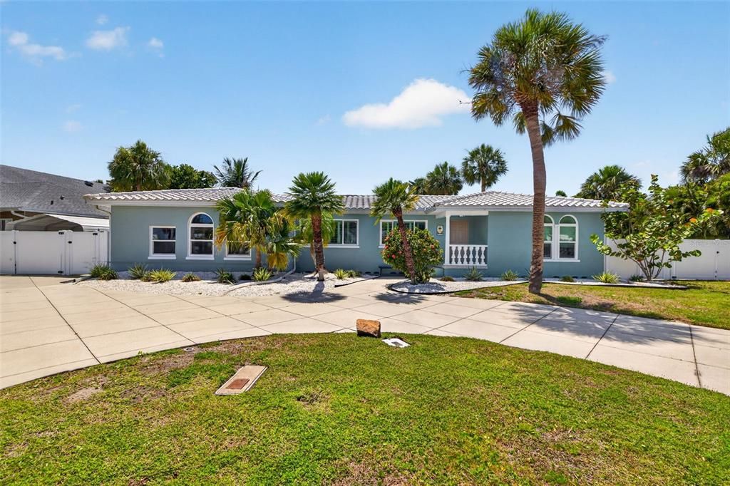 For Sale: $1,150,000 (4 beds, 3 baths, 2192 Square Feet)