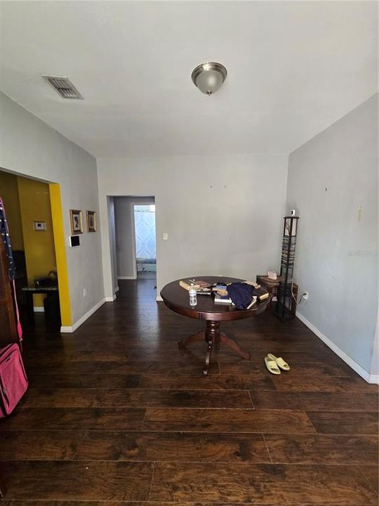 For Sale: $139,987 (3 beds, 1 baths, 1141 Square Feet)