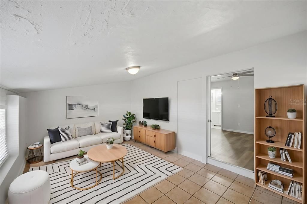 На продажу: $385,000 (4 спален, 2 ванн, 1858 Квадратных фут)