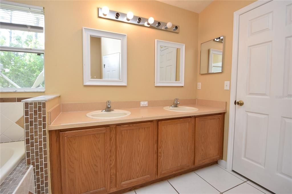 For Rent: $1,850 (3 beds, 2 baths, 1355 Square Feet)