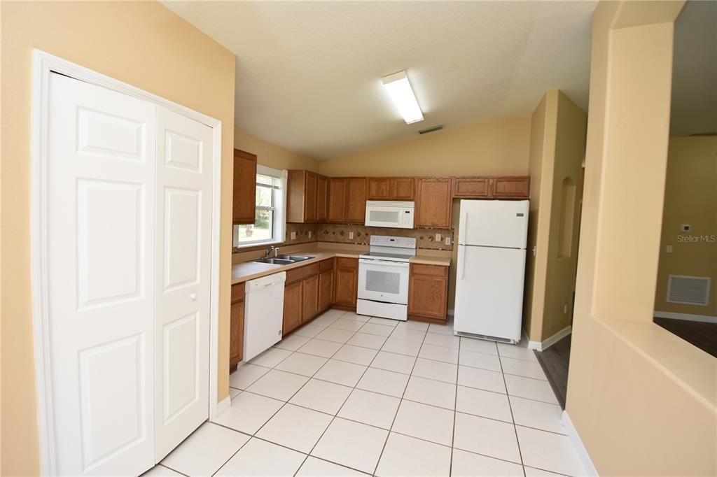 For Rent: $1,850 (3 beds, 2 baths, 1355 Square Feet)