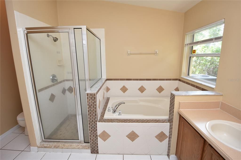 For Rent: $1,850 (3 beds, 2 baths, 1355 Square Feet)