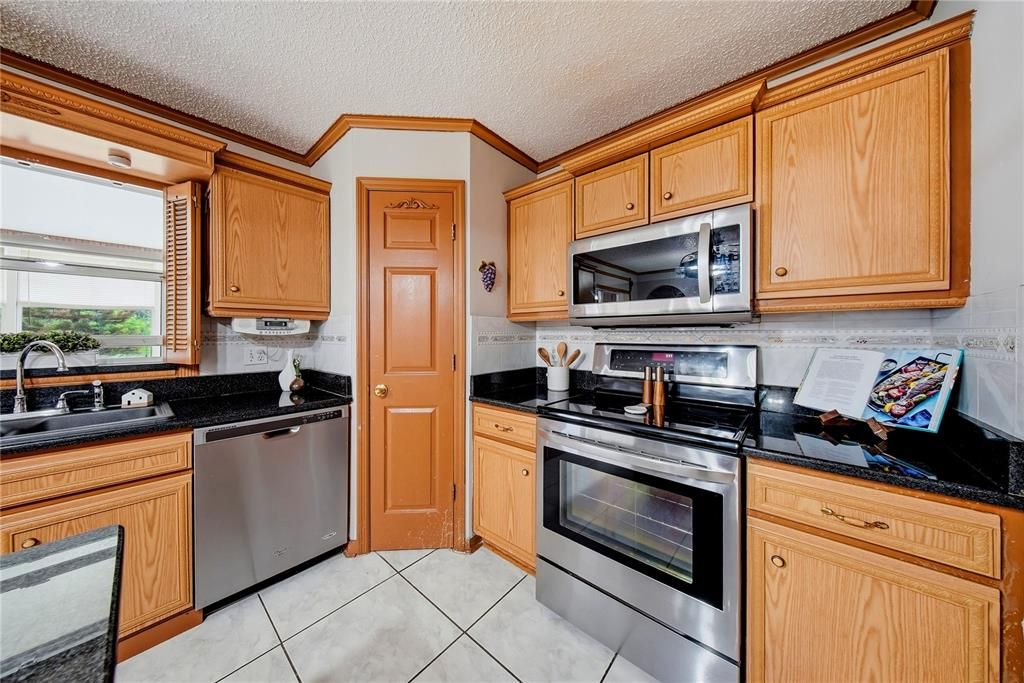 For Sale: $450,000 (4 beds, 2 baths, 2222 Square Feet)