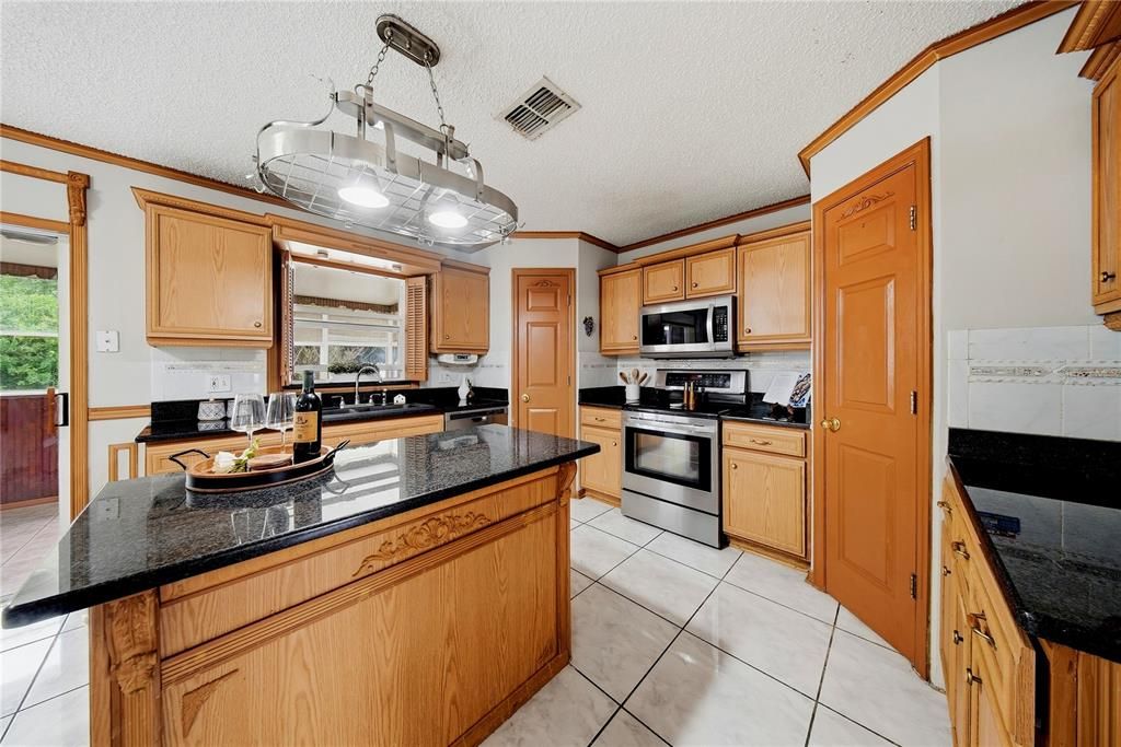 For Sale: $450,000 (4 beds, 2 baths, 2222 Square Feet)