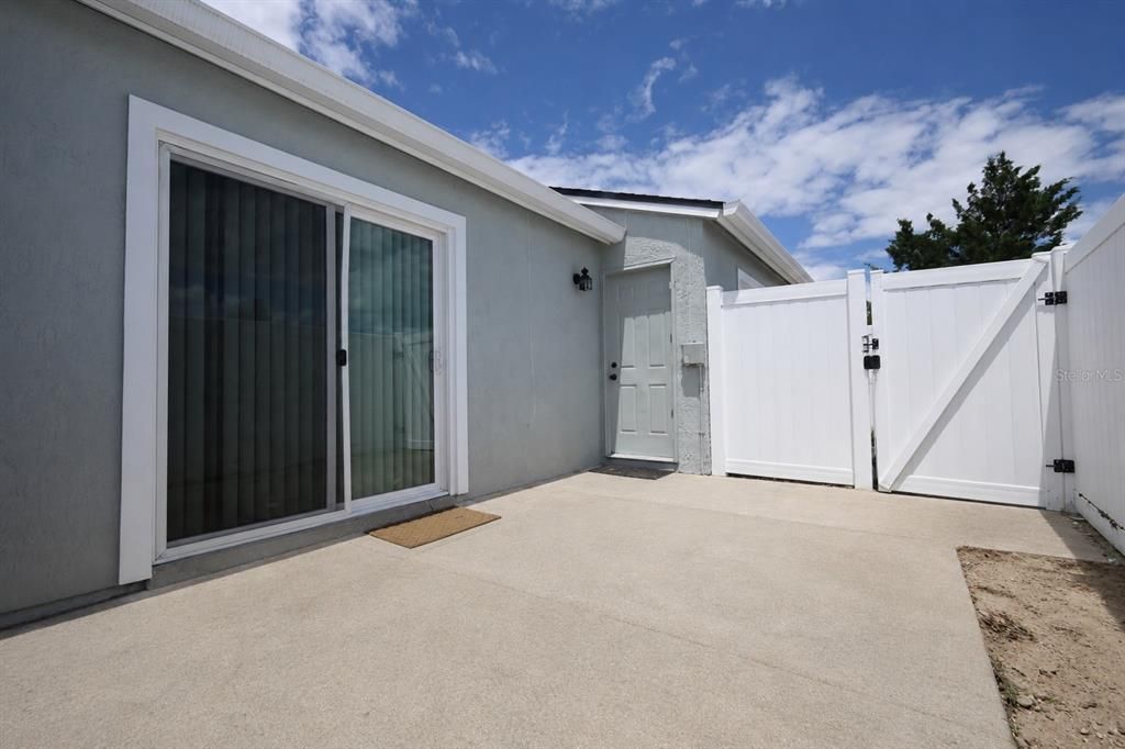 For Sale: $239,000 (2 beds, 2 baths, 934 Square Feet)