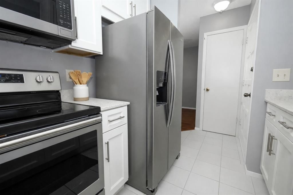 For Sale: $239,000 (2 beds, 2 baths, 934 Square Feet)