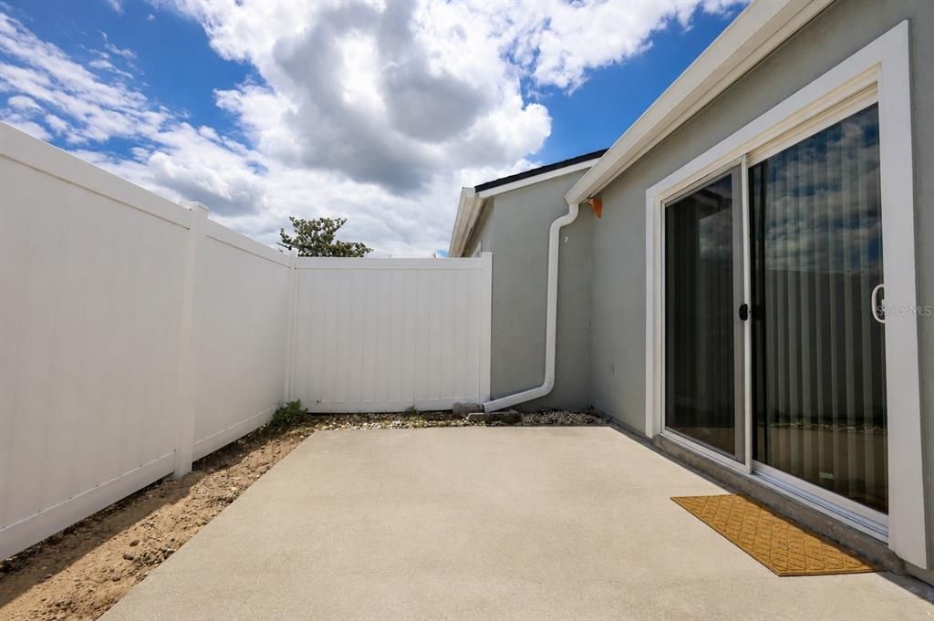 For Sale: $239,000 (2 beds, 2 baths, 934 Square Feet)
