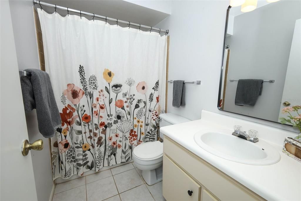 For Sale: $239,000 (2 beds, 2 baths, 934 Square Feet)