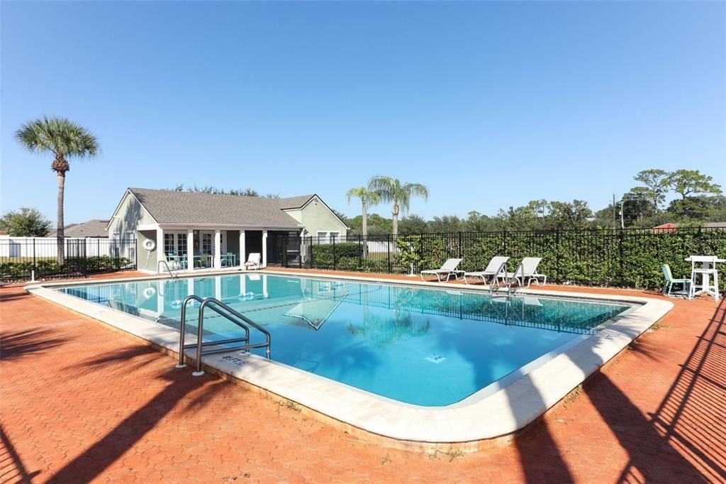 For Sale: $239,000 (2 beds, 2 baths, 934 Square Feet)