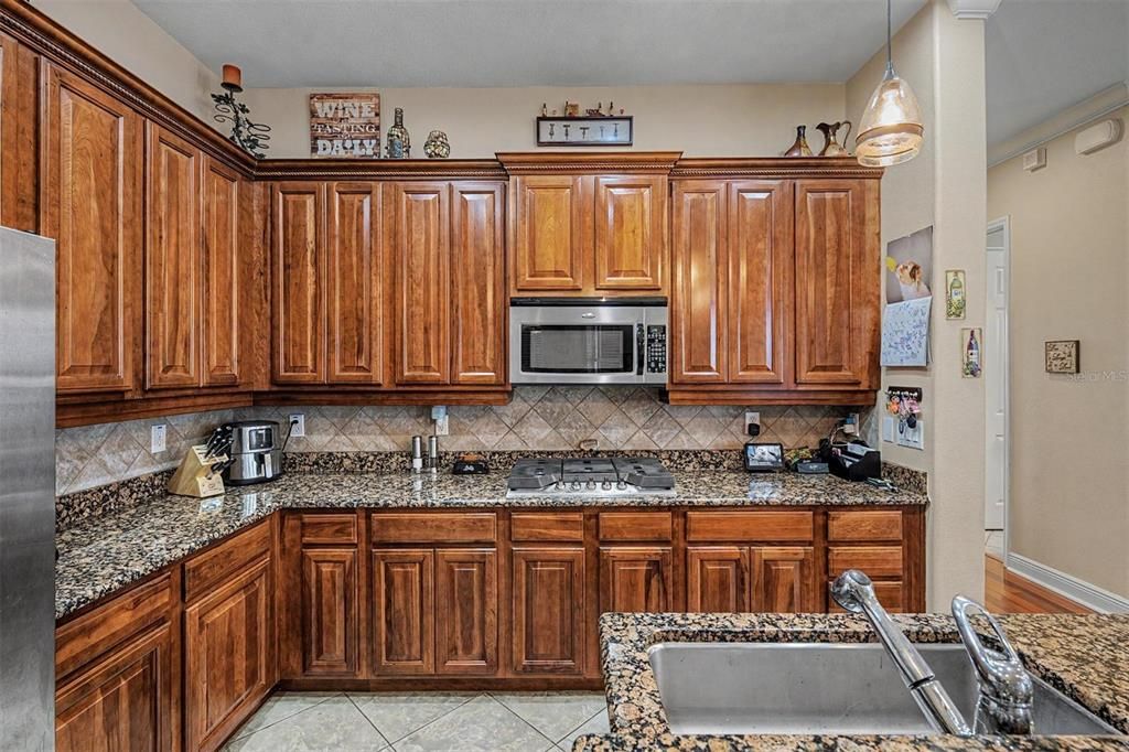 На продажу: $549,900 (4 спален, 3 ванн, 2724 Квадратных фут)