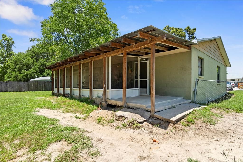 For Sale: $220,000 (3 beds, 2 baths, 1128 Square Feet)