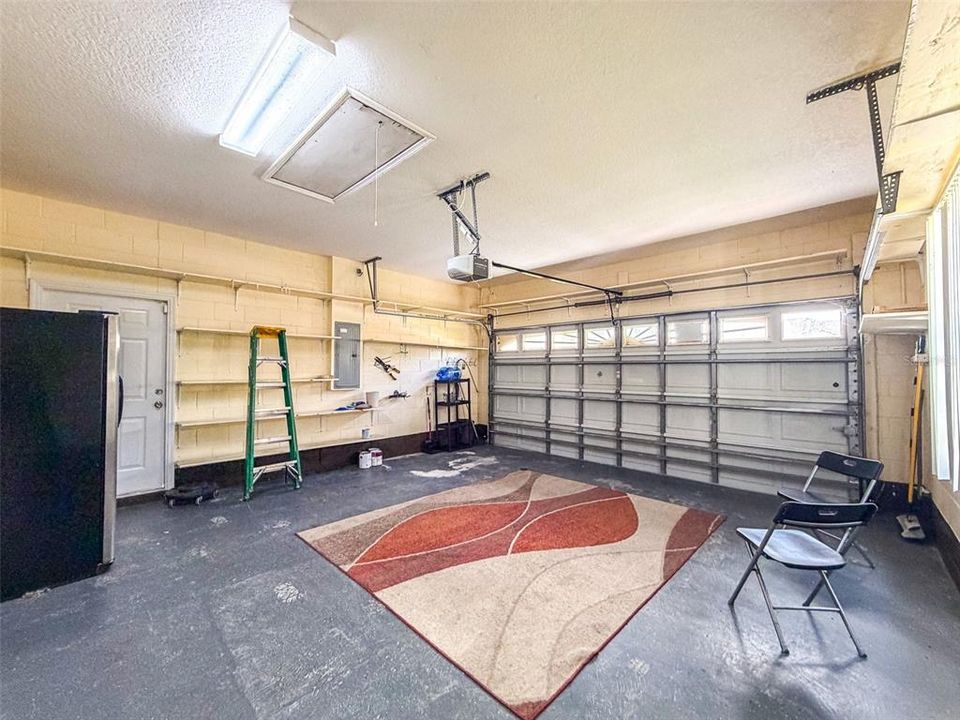 Activo con contrato: $325,000 (4 camas, 3 baños, 2400 Pies cuadrados)