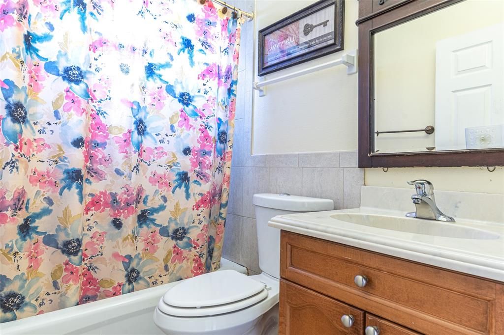 Activo con contrato: $325,000 (4 camas, 3 baños, 2400 Pies cuadrados)