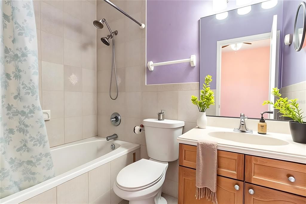 Activo con contrato: $325,000 (4 camas, 3 baños, 2400 Pies cuadrados)