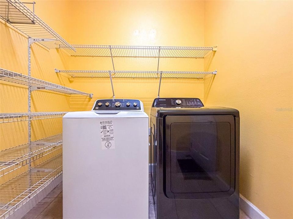 Activo con contrato: $325,000 (4 camas, 3 baños, 2400 Pies cuadrados)