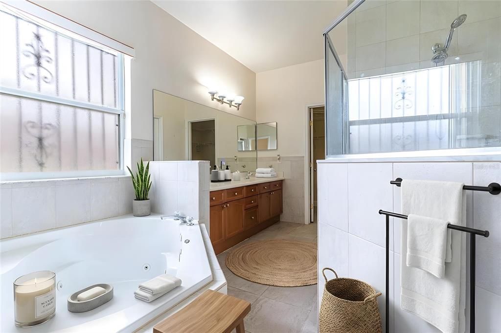 Activo con contrato: $325,000 (4 camas, 3 baños, 2400 Pies cuadrados)