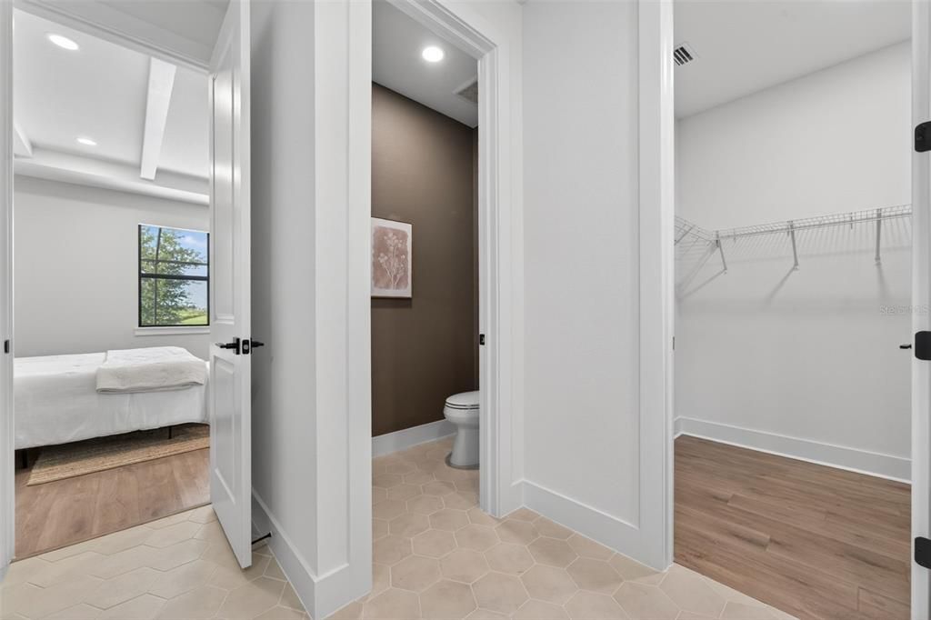 En Venta: $899,000 (4 camas, 3 baños, 2337 Pies cuadrados)
