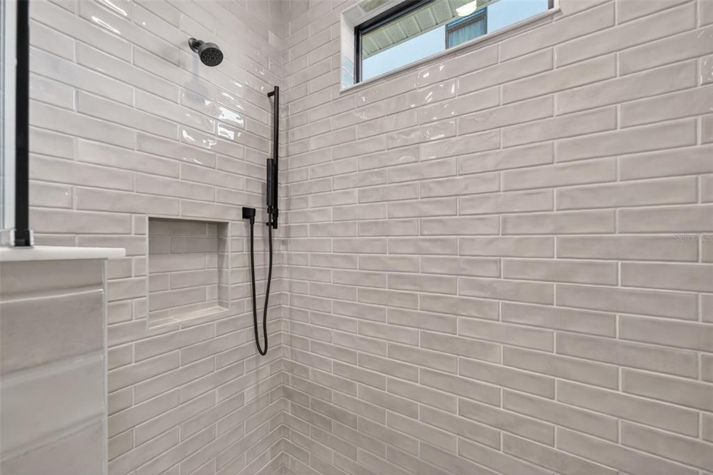 En Venta: $899,000 (4 camas, 3 baños, 2337 Pies cuadrados)
