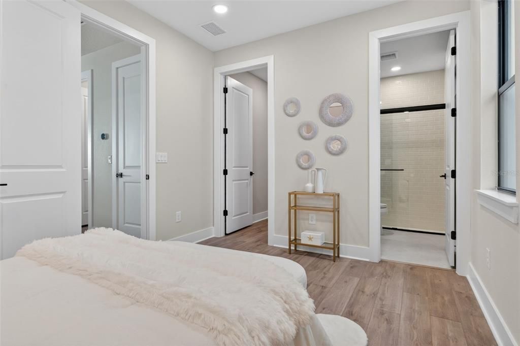 En Venta: $899,000 (4 camas, 3 baños, 2337 Pies cuadrados)