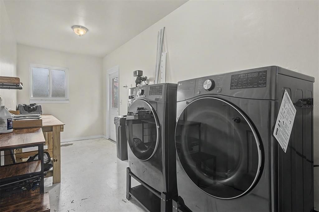 For Sale: $435,000 (3 beds, 2 baths, 1880 Square Feet)