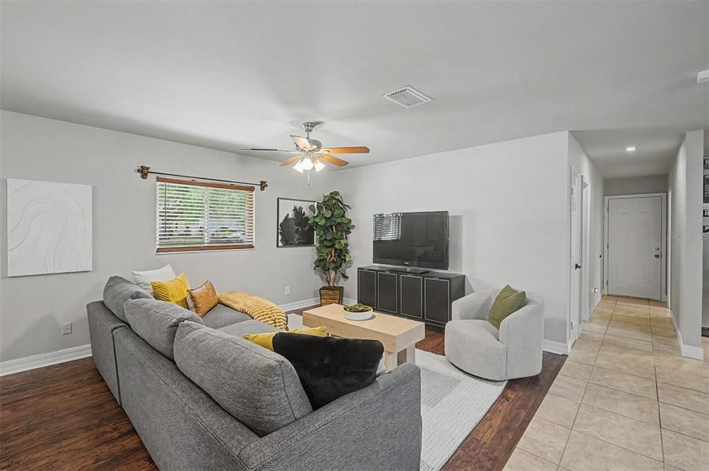 For Sale: $435,000 (3 beds, 2 baths, 1880 Square Feet)