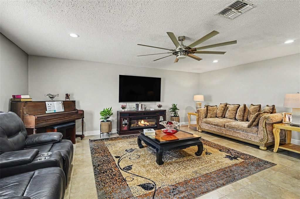 For Sale: $445,000 (4 beds, 3 baths, 3012 Square Feet)