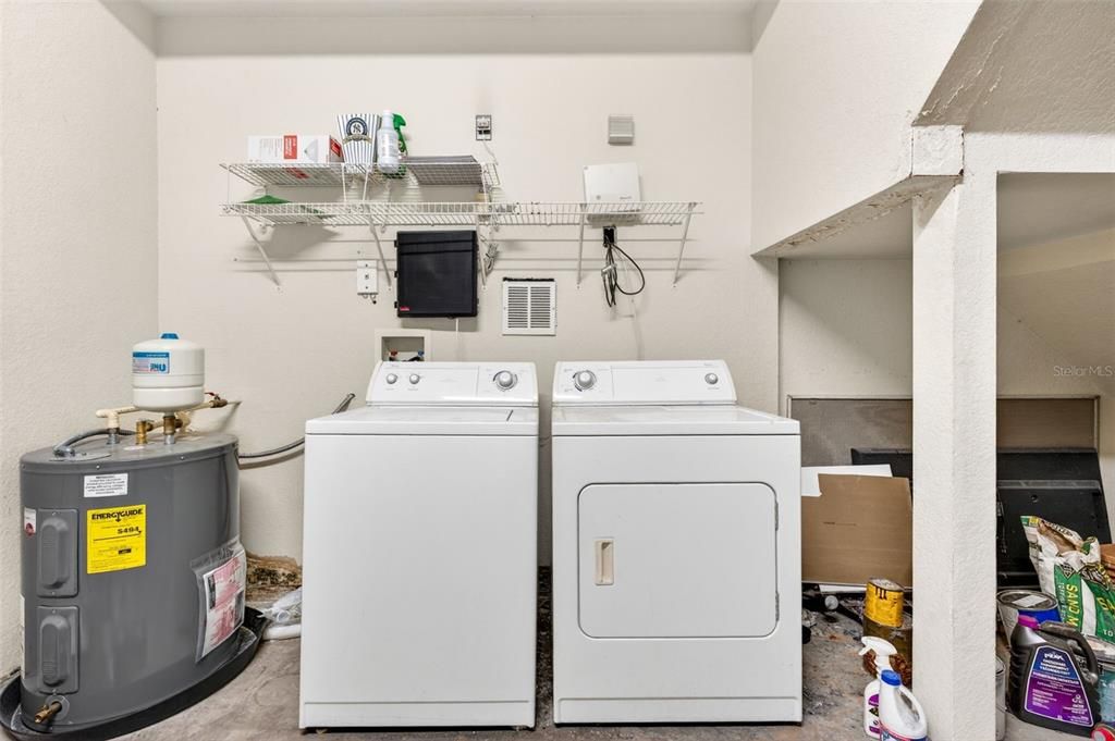 For Rent: $2,200 (1 beds, 1 baths, 884 Square Feet)