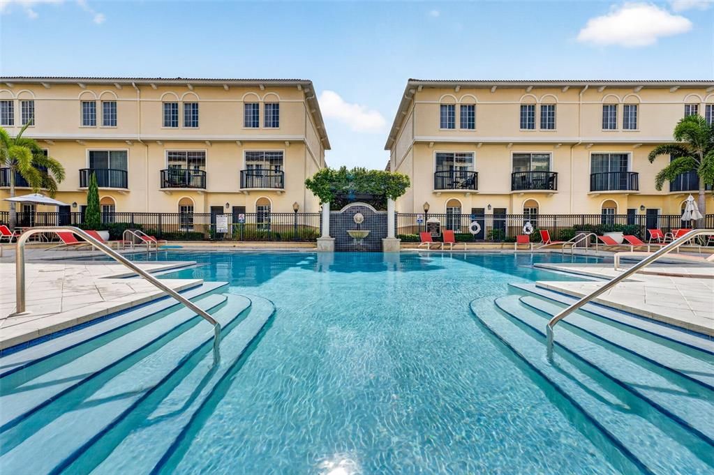 For Rent: $2,200 (1 beds, 1 baths, 884 Square Feet)