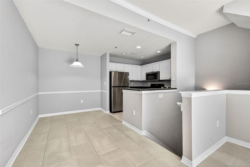 For Rent: $2,200 (1 beds, 1 baths, 884 Square Feet)