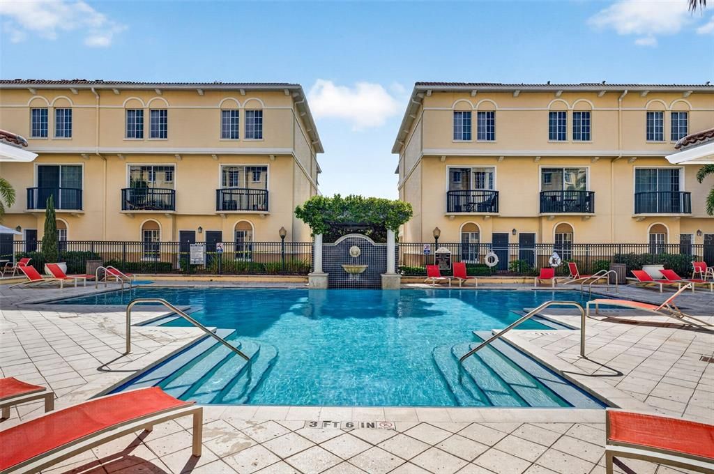 For Rent: $2,200 (1 beds, 1 baths, 884 Square Feet)