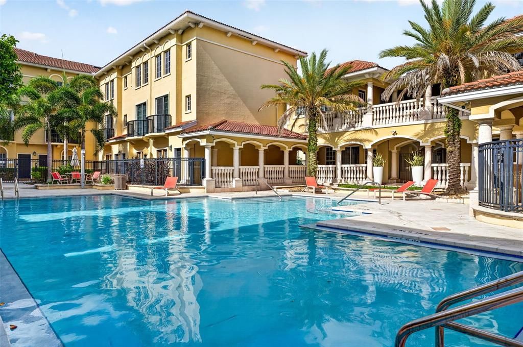 For Rent: $2,200 (1 beds, 1 baths, 884 Square Feet)