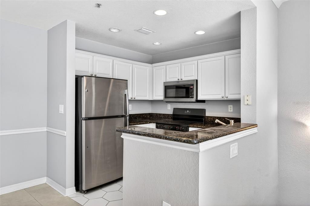 For Rent: $2,200 (1 beds, 1 baths, 884 Square Feet)