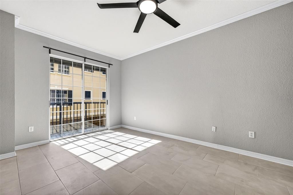For Rent: $2,200 (1 beds, 1 baths, 884 Square Feet)