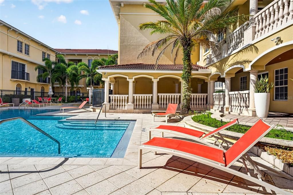 For Rent: $2,200 (1 beds, 1 baths, 884 Square Feet)