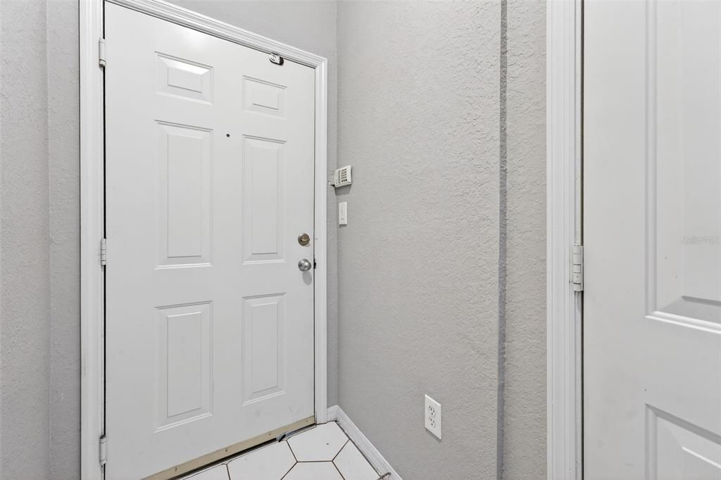 For Rent: $2,200 (1 beds, 1 baths, 884 Square Feet)