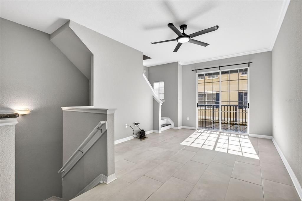 For Rent: $2,200 (1 beds, 1 baths, 884 Square Feet)