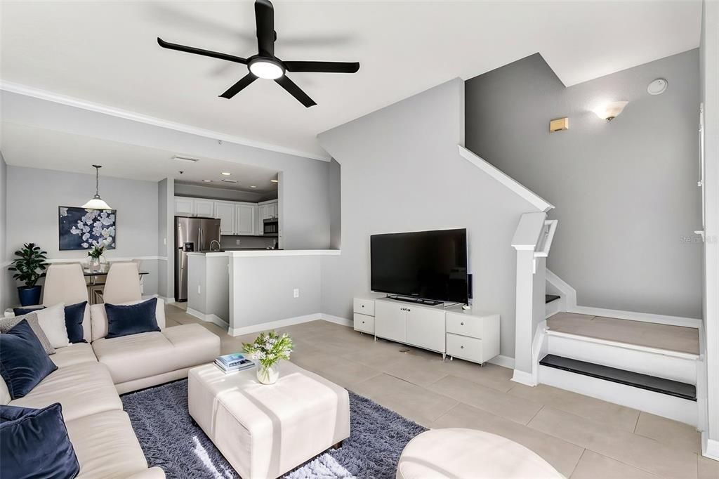 For Rent: $2,200 (1 beds, 1 baths, 884 Square Feet)
