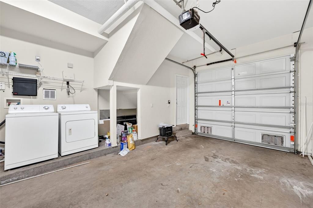 For Rent: $2,200 (1 beds, 1 baths, 884 Square Feet)