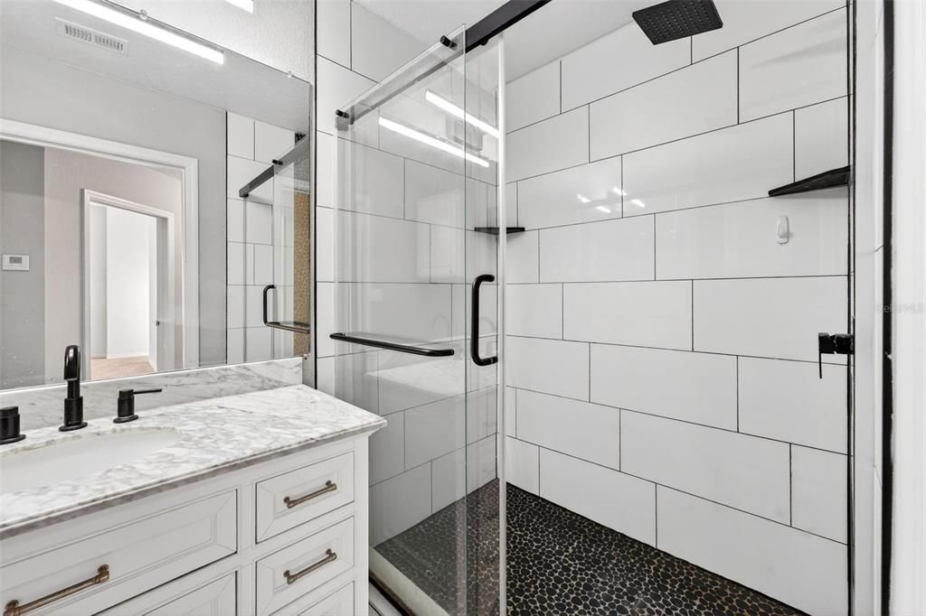 For Rent: $2,200 (1 beds, 1 baths, 884 Square Feet)