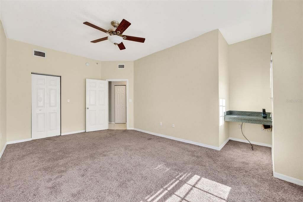 For Rent: $2,200 (1 beds, 1 baths, 884 Square Feet)