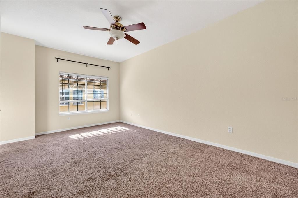 For Rent: $2,200 (1 beds, 1 baths, 884 Square Feet)