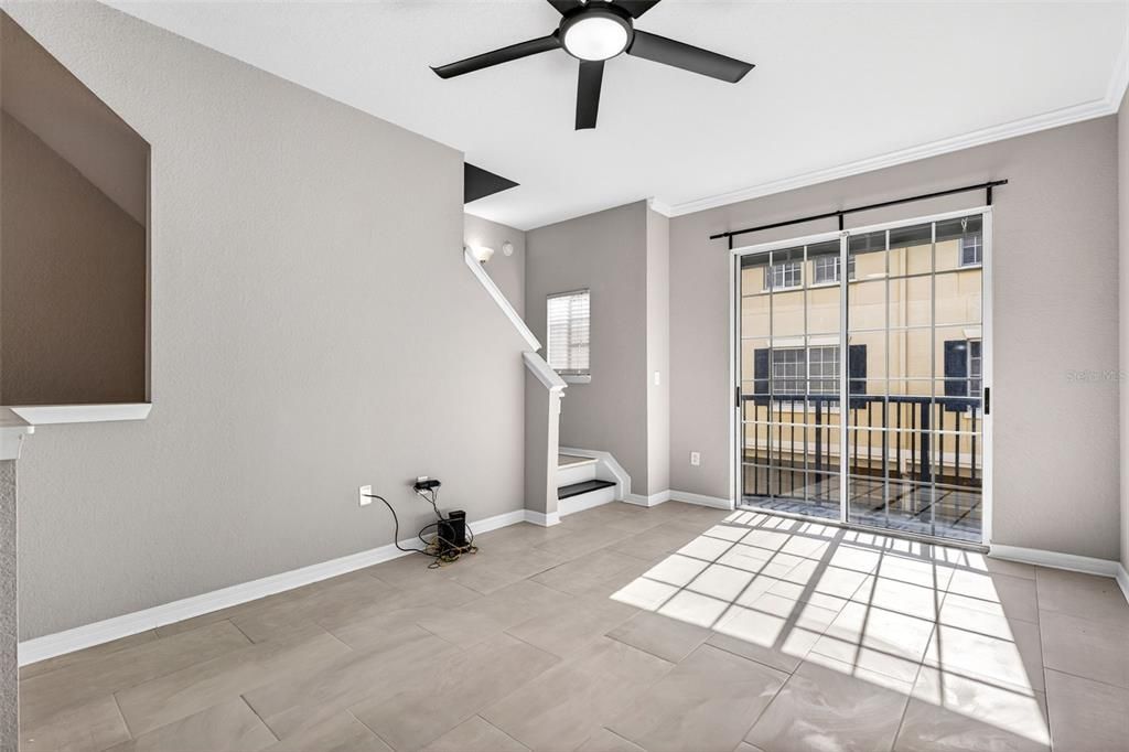 For Rent: $2,200 (1 beds, 1 baths, 884 Square Feet)