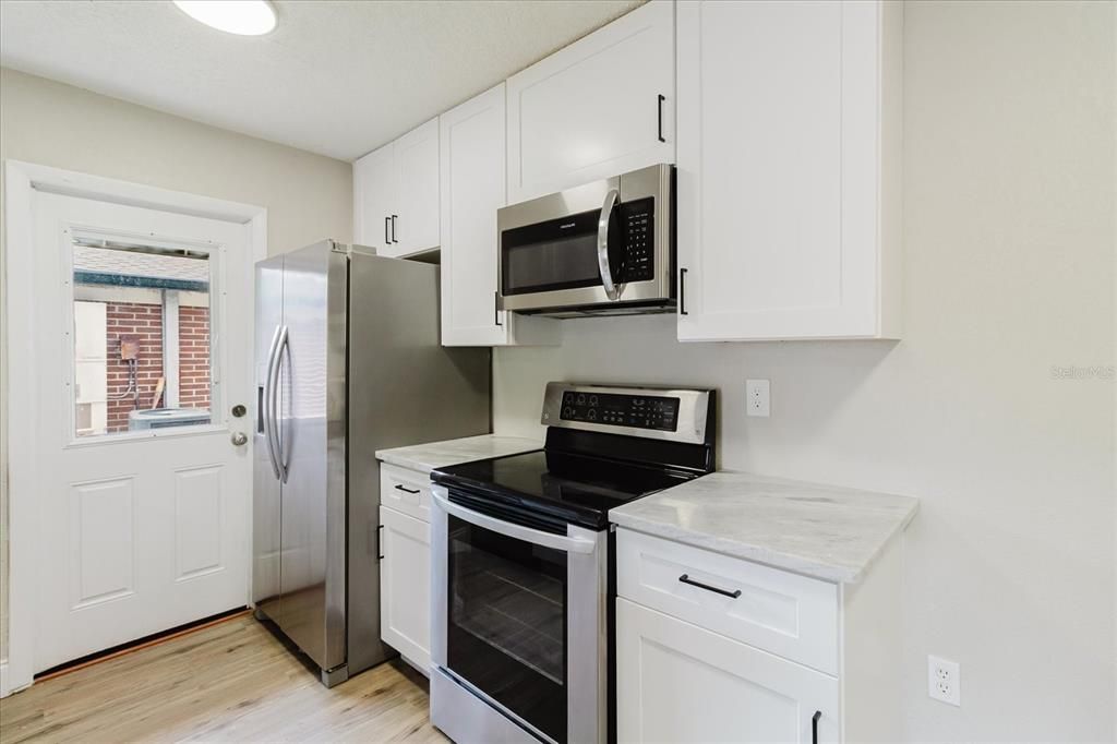 For Rent: $1,700 (3 beds, 2 baths, 2275 Square Feet)